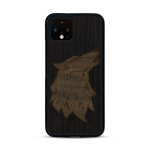 Coque de protection en bois véritable fabriquée en France pour  alliant du chêne fumé et du noyer représentant une tête de loup géométrique de profil sur le thème des animaux et de la nature