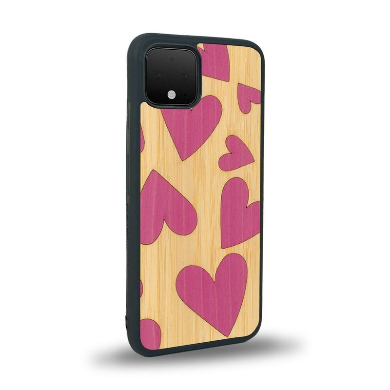 Coque de protection en bois véritable fabriquée en France pour Google Pixel 4 alliant plusieurs essences de bois pour représenter des coeurs pour les amoureux