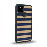 Coque de protection en bois véritable fabriquée en France pour Google Pixel 4a 5g alliant plusieurs essences de bois pour représenter une marinière