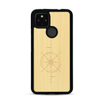 Coque de protection en bois véritable fabriquée en France pour  avec une gravure "rose des vents" sur le thème nautique et de l'océan qui s'inspire des boussoles de pirate