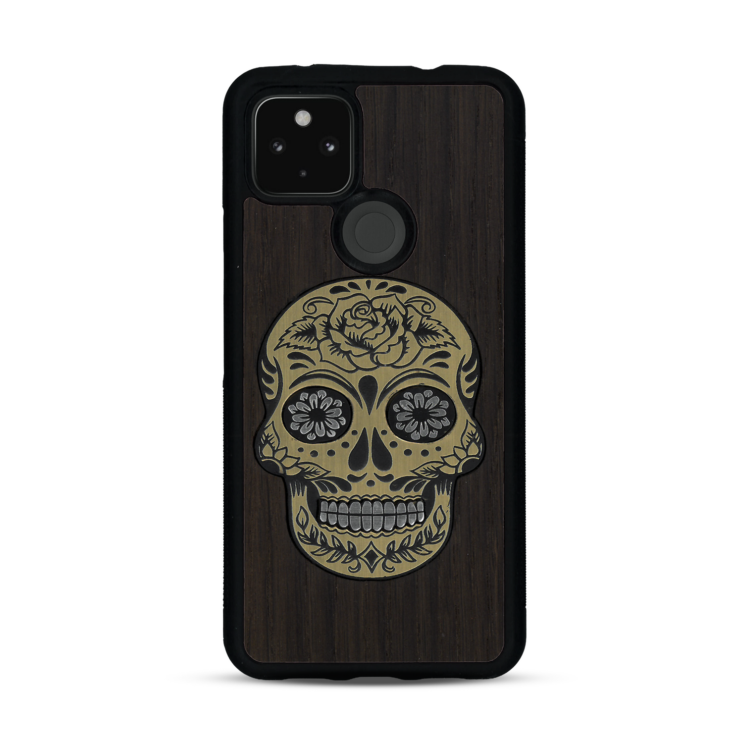 Coque de protection en bois véritable fabriquée en France pour  alliant du chêne fumé avec du métal argenté et doré représentant une tête de mort mexicaine sur le thème Dia de los Muertos
