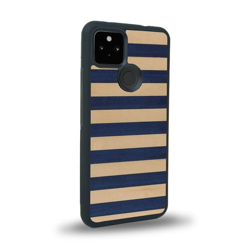 Coque de protection en bois véritable fabriquée en France pour Google Pixel 4A alliant plusieurs essences de bois pour représenter une marinière