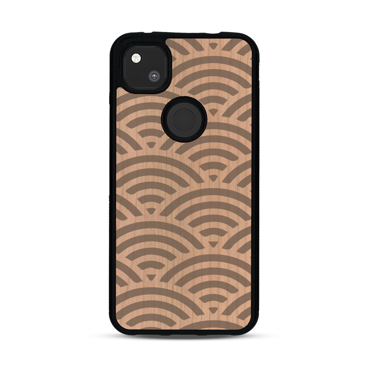 Coque de protection en bois véritable fabriquée en France pour  baptisée "La Sinjak" avec un motif de gravure abstrait représentant la répétition d'un symbole wifi