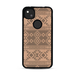 Coque de protection en bois véritable fabriquée en France pour Google Pixel 4A avec des motifs géométriques s'inspirant des temples aztèques, mayas et incas