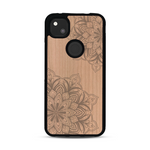 Coque de protection en bois véritable fabriquée en France pour  sur le thème de la bohème et du tatouage au henné avec une gravure représentant un mandala