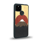 Coque de protection en bois véritable fabriquée en France pour Google Pixel 4A alliant plusieurs essences de bois pour représenter le mont Fuji