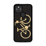 Coque de protection en bois véritable fabriquée en France pour  sur le theme du vélo et de l'outdoor qui allie du bambou et du chêne fumé représentant un vélo