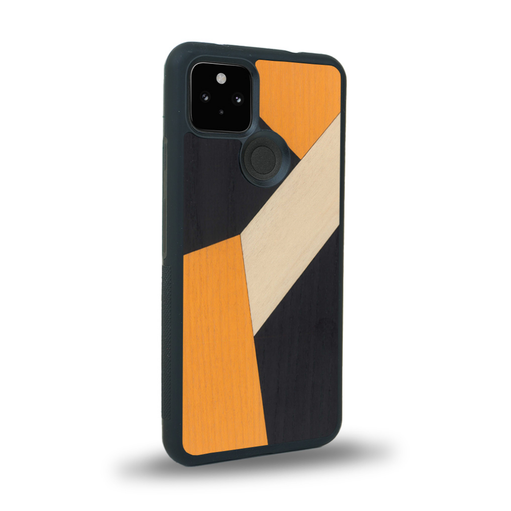 Coque de protection en bois véritable fabriquée en France pour Google Pixel 5 alliant du bambou, du tulipier orange et noir en forme de mosaïque minimaliste sur le thème de l'art abstrait