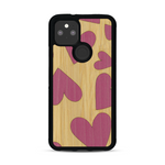 Coque de protection en bois véritable fabriquée en France pour  alliant plusieurs essences de bois pour représenter des coeurs pour les amoureux