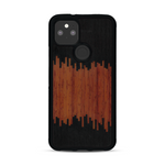 Coque de protection en bois véritable fabriquée en France pour  alliant plusieurs essences de bois pour représenter du magma en fusion