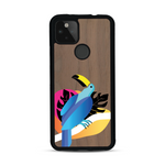 Coque de protection en bois véritable fabriquée en France pour Google Pixel 5a représentant un toucan coloré avec un design moderne et minimaliste sur le thème de la jungle et de la nature