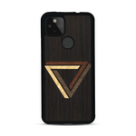 Coque de protection en bois véritable fabriquée en France pour  sur le thème de l'art géométrique qui allie du chêne fumé, du noyer, du bambou et du padouk représentant le triangle de penrose