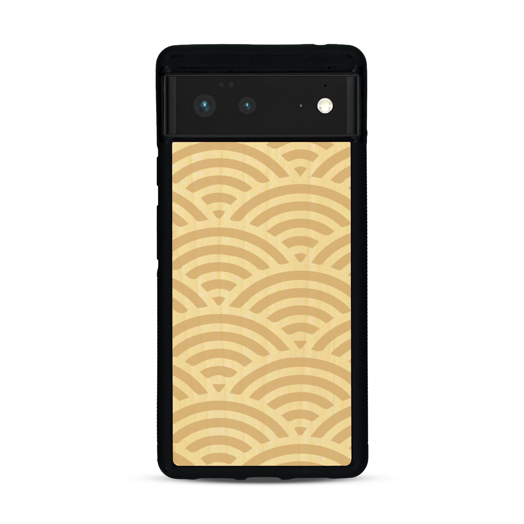 Coque de protection en bois véritable fabriquée en France pour  baptisée "La Sinjak" avec un motif de gravure abstrait représentant la répétition d'un symbole wifi