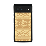 Coque de protection en bois véritable fabriquée en France pour  avec des motifs géométriques s'inspirant des temples aztèques, mayas et incas