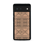 Coque de protection en bois véritable fabriquée en France pour  avec des motifs géométriques s'inspirant des temples aztèques, mayas et incas