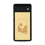 Coque de protection en bois véritable fabriquée en France pour  sur le thème du camping en pleine nature et du bivouac avec la phrase "Aventure is out there"