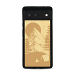 Coque de protection en bois véritable fabriquée en France pour  sur le thème du camping en pleine nature représentant une tente avec un feu de camp entouré de montagnes