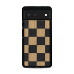 Coque de protection en bois véritable fabriquée en France pour  alliant plusieurs essences de bois pour représenter un damier