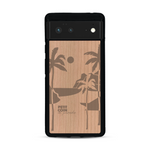 Coque de protection en bois véritable fabriquée en France pour  sur le thème des voyages en vans, vanlife et chill avec une gravure représentant un van vw combi devant le soleil couchant sur une plage avec des vagues
