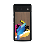 Coque de protection en bois véritable fabriquée en France pour Google Pixel 6 représentant un toucan coloré avec un design moderne et minimaliste sur le thème de la jungle et de la nature