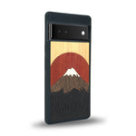 Coque de protection en bois véritable fabriquée en France pour Google Pixel 6A alliant plusieurs essences de bois pour représenter le mont Fuji