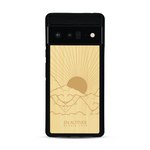 Coque de protection en bois véritable fabriquée en France pour  représentant des montagnes, sur le thème de la randonnée en pleine nature et du trail