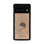 Coque de protection en bois véritable fabriquée en France pour  représentant des montagnes, sur le thème de la randonnée en pleine nature et du trail