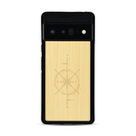 Coque de protection en bois véritable fabriquée en France pour  avec une gravure "rose des vents" sur le thème nautique et de l'océan qui s'inspire des boussoles de pirate