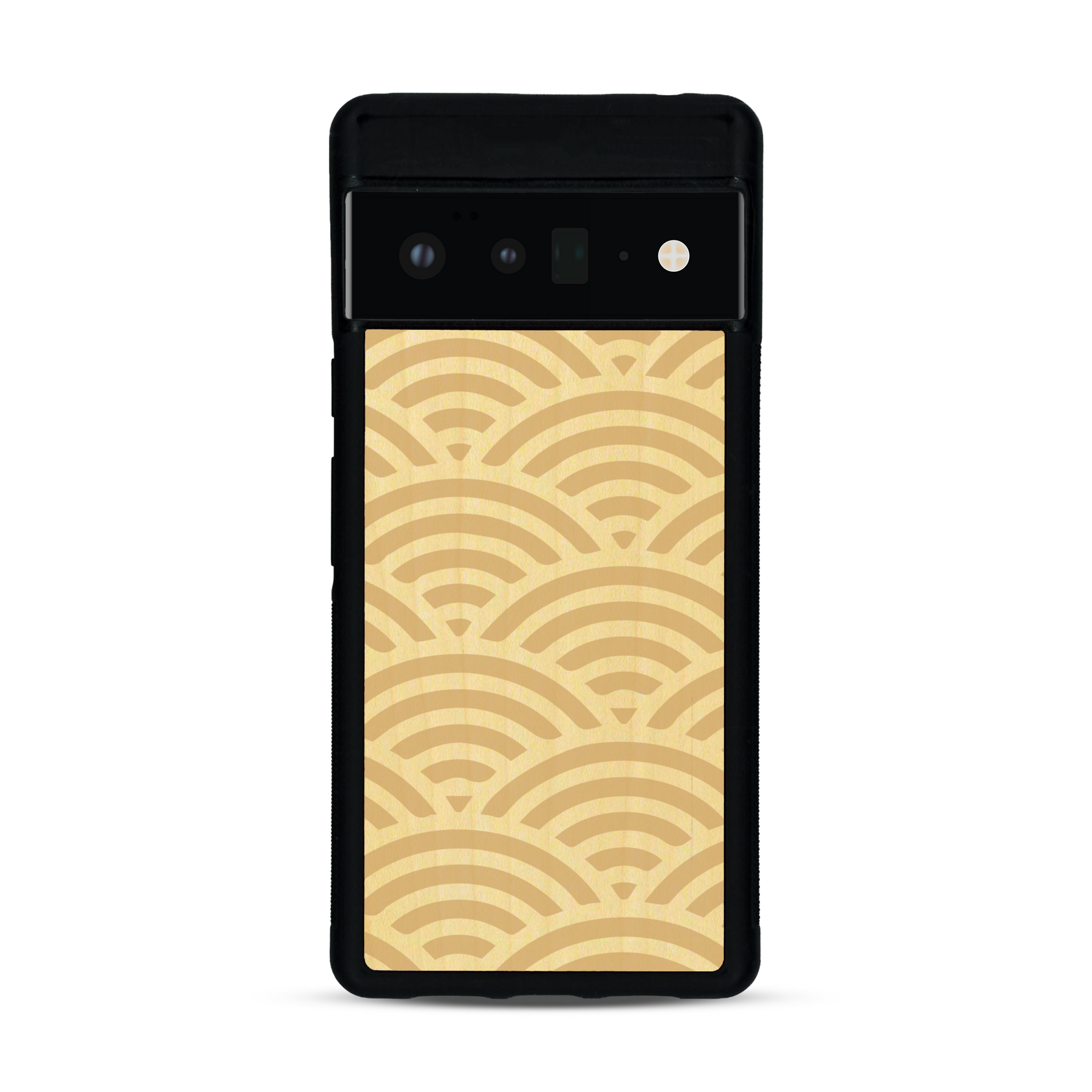 Coque de protection en bois véritable fabriquée en France pour  baptisée "La Sinjak" avec un motif de gravure abstrait représentant la répétition d'un symbole wifi