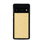 Coque de protection en bois véritable fabriquée en France pour  avec un motif moderne et minimaliste sur le thème waves et wavy représentant les vagues de l'océan