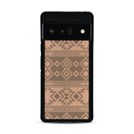 Coque de protection en bois véritable fabriquée en France pour  avec des motifs géométriques s'inspirant des temples aztèques, mayas et incas