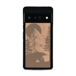 Coque de protection en bois véritable fabriquée en France pour  sur le thème du camping en pleine nature représentant une tente avec un feu de camp entouré de montagnes
