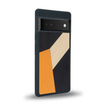 Coque de protection en bois véritable fabriquée en France pour Google Pixel 6pro alliant du bambou, du tulipier orange et noir en forme de mosaïque minimaliste sur le thème de l'art abstrait