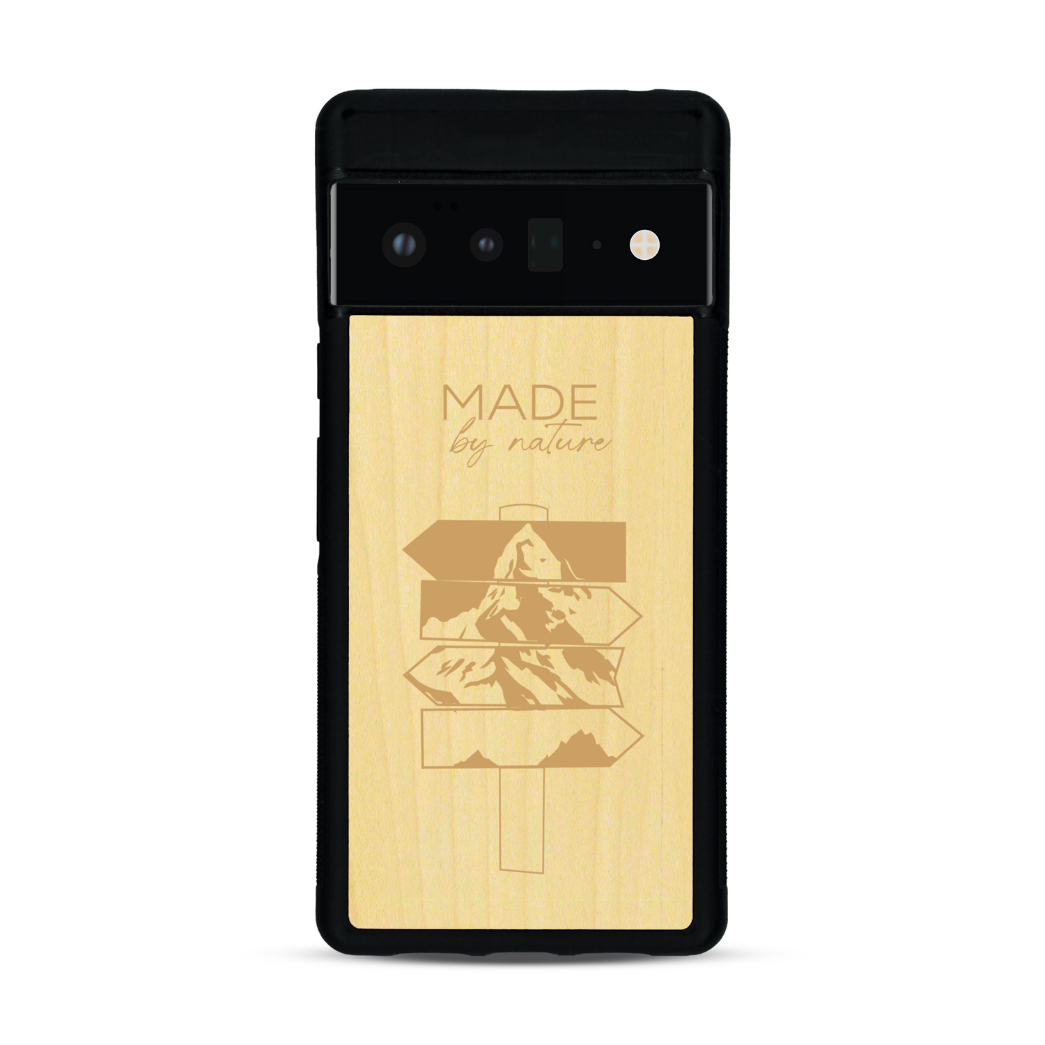 Coque de protection en bois véritable fabriquée en France pour  sur le thème de la nature et des arbres avec une gravure représentant une pomme de pin et la phrase "made by nature"