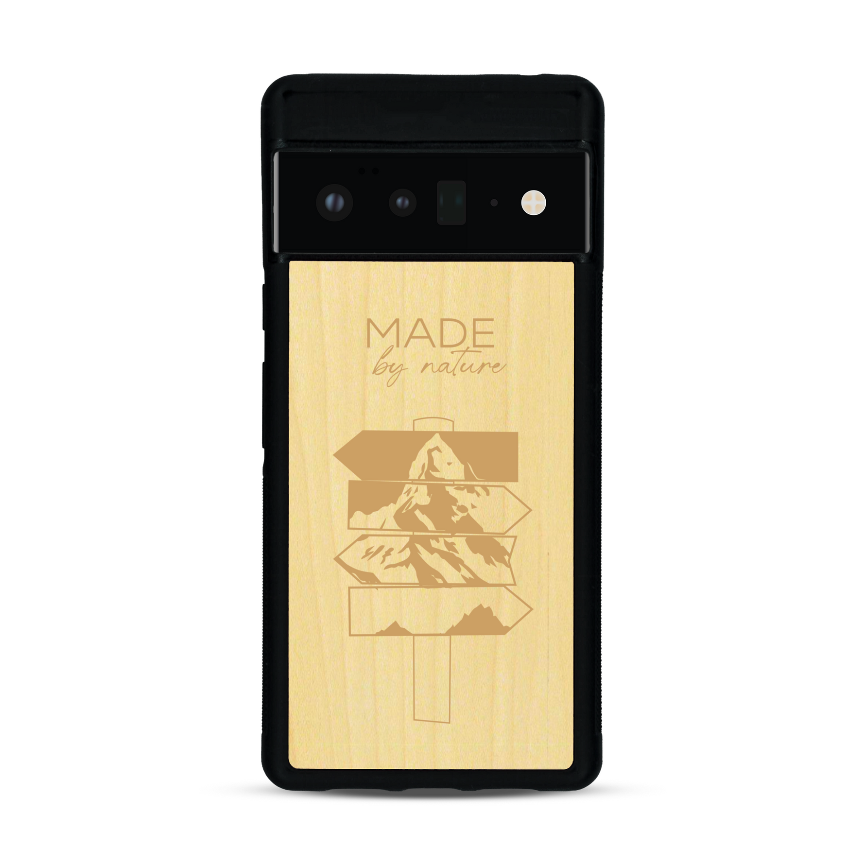 Coque de protection en bois véritable fabriquée en France pour  sur le thème de la nature et des arbres avec une gravure représentant une pomme de pin et la phrase "made by nature"