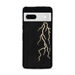 Coque de protection en bois véritable fabriquée en France pour Google Pixel 7 alliant plusieurs essences de bois pour représenter un éclair divin