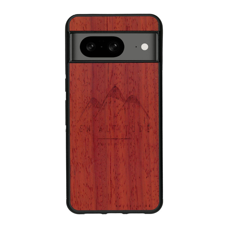 Coque de protection en bois véritable fabriquée en France pour Google Pixel 7A représentant des montagnes, sur le thème de la randonnée en pleine nature et du trail