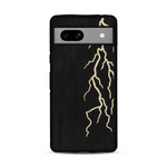 Coque de protection en bois véritable fabriquée en France pour Google Pixel 7A alliant plusieurs essences de bois pour représenter un éclair divin