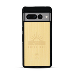 Coque de protection en bois véritable fabriquée en France pour  sur le thème chill avec un motif représentant un couché de soleil sur l'océan et la phrase "Chill out"