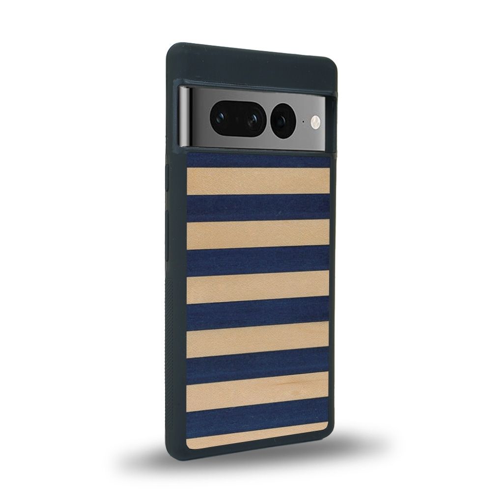 Coque de protection en bois véritable fabriquée en France pour Google Pixel 7pro alliant plusieurs essences de bois pour représenter une marinière
