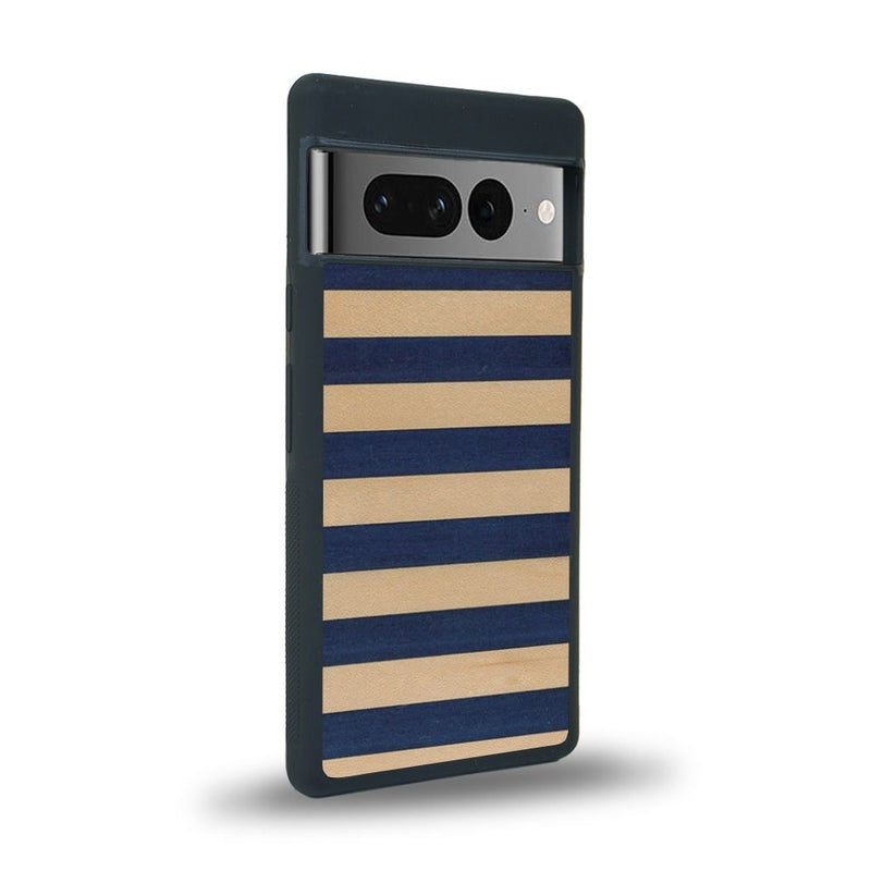 Coque de protection en bois véritable fabriquée en France pour Google Pixel 7pro alliant plusieurs essences de bois pour représenter une marinière