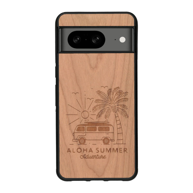 Coque de protection en bois véritable fabriquée en France pour Google Pixel 8 sur le thème de la plage, de l'été et vanlife.