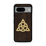 Coque de protection en bois véritable fabriquée en France pour  alliant du chêne fumé et du bambou représentant une triquetra