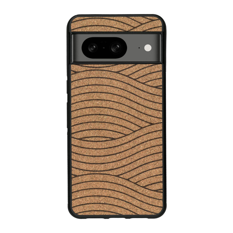 Coque de protection en bois véritable fabriquée en France pour Google Pixel 8 avec un motif moderne et minimaliste sur le thème waves et wavy représentant les vagues de l'océan