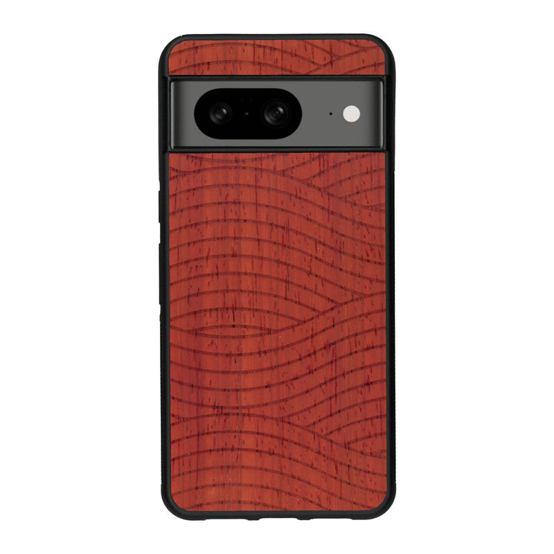 Coque de protection en bois véritable fabriquée en France pour Google Pixel 8 avec un motif moderne et minimaliste sur le thème waves et wavy représentant les vagues de l'océan