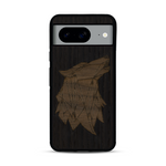 Coque de protection en bois véritable fabriquée en France pour  alliant du chêne fumé et du noyer représentant une tête de loup géométrique de profil sur le thème des animaux et de la nature