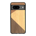 Coque de protection en bois véritable fabriquée en France pour Google Pixel 8 alliant du merisier, du noyer et du bambou formant chacun deux triangles et un trapèze avec deux jointures en diagonale sur le thème de l'art abstrait