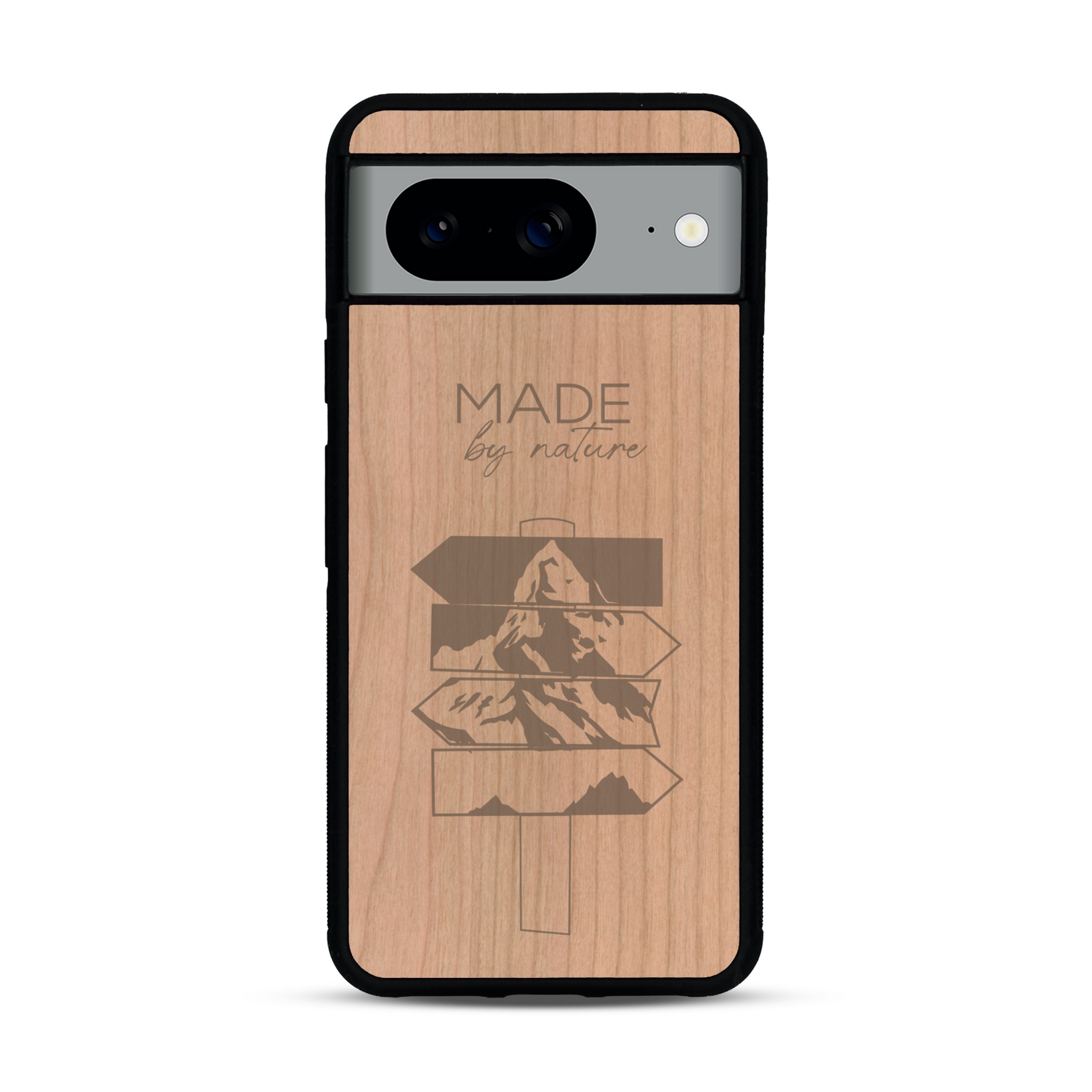 Coque de protection en bois véritable fabriquée en France pour  sur le thème de la nature et des arbres avec une gravure représentant une pomme de pin et la phrase "made by nature"