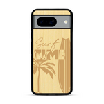 Coque de protection en bois véritable fabriquée en France pour  sur le thème chill avec un motif représentant une silouhette tenant une planche de surf sur une plage entouré de palmiers et les mots "Surf Time Long Beach Miami"