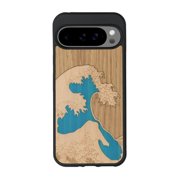 Coque de protection en bois véritable fabriquée en France pour Google Pixel 8A alliant plusieurs essences de bois pour représenter la célèbre grande vague de Kanagawa